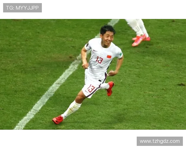 足球明星动态榜更新，热门球员表现稳健，谁将成为新一代超级明星