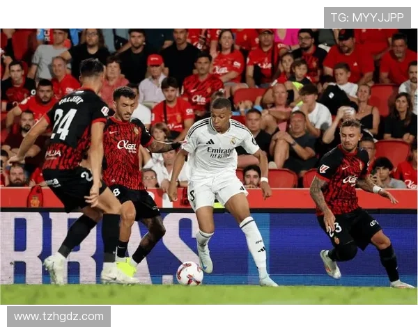 历史性逆转：足球赛场上最震撼的比分时刻分析与回顾