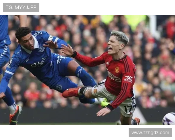 曼联进攻组织混乱问题影响球队稳定性,关键战能力受到检验 曼联进攻组织混乱问题影响球队稳定性,关键战能力受到检验